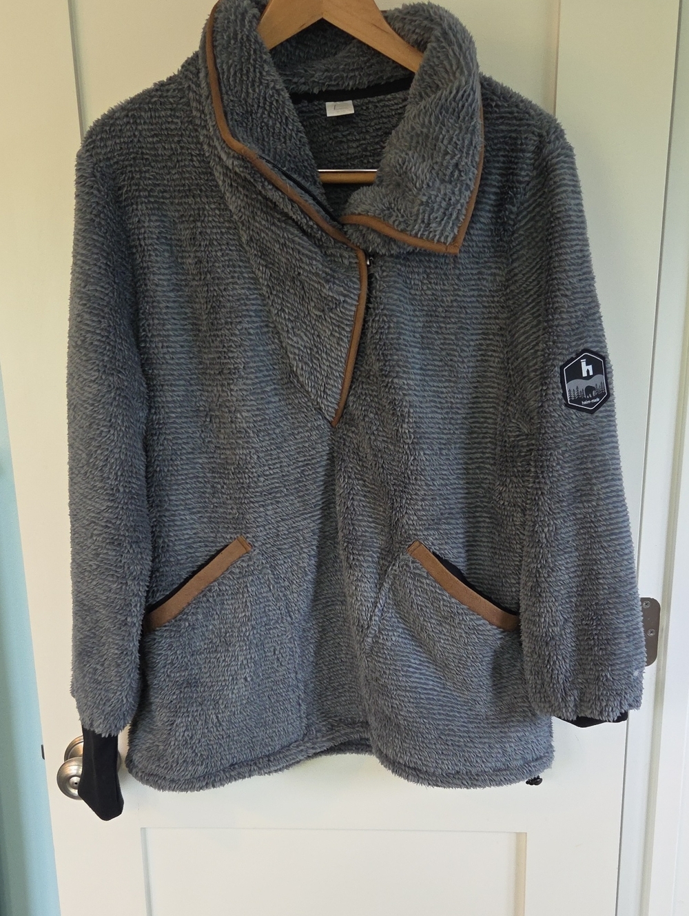 Cozy Women's Gray Fleece Jacket with Brown Trim